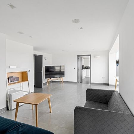Long Letting - Luxurious 3 Bedroom Penthouse In City Centre - Parking Included! Chelmsford Ngoại thất bức ảnh