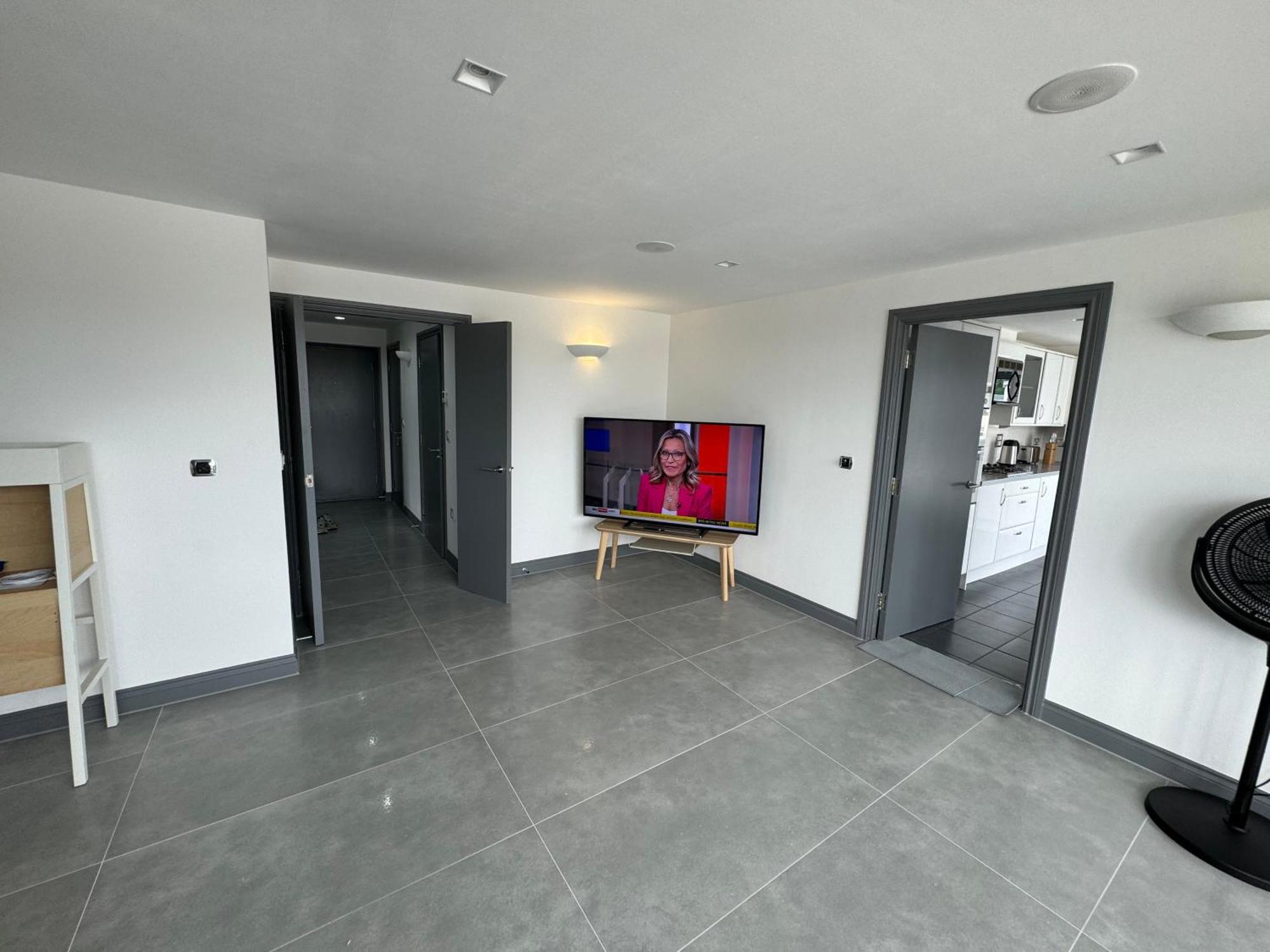 Long Letting - Luxurious 3 Bedroom Penthouse In City Centre - Parking Included! Chelmsford Ngoại thất bức ảnh